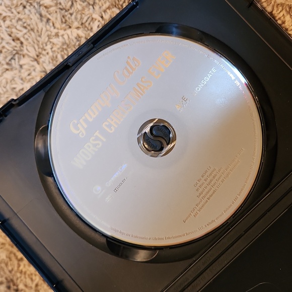 Grumpy Cat's Worst Christmas Ever Dvd - Picture 4 of 5